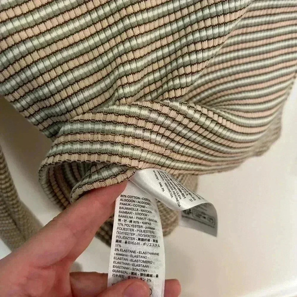 LEVI’s Women’s Brit snap long sleeve ribbed scoop neck knit top Abercrombie - Picture 8 of 9